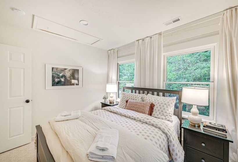 Relaxing Salem House With Boat Slip & Mtn Views!