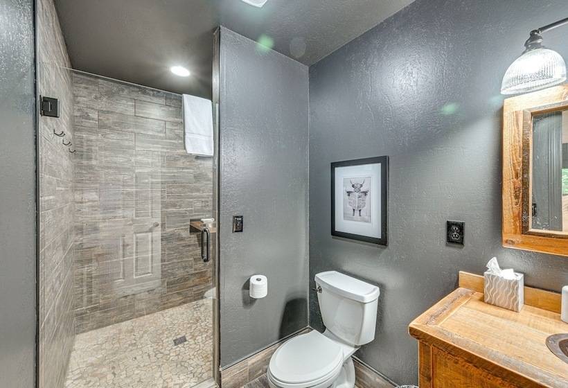 Relaxing Salem House With Boat Slip & Mtn Views!