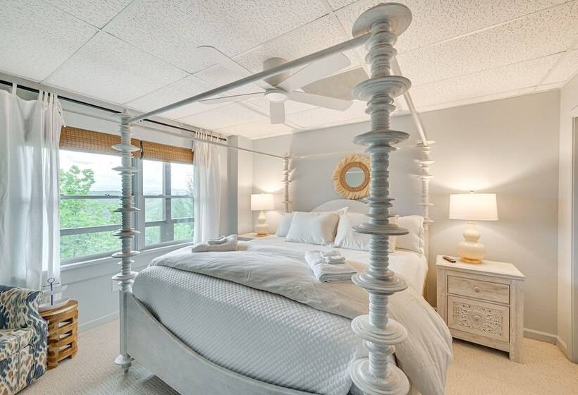 Relaxing Salem House With Boat Slip & Mtn Views!