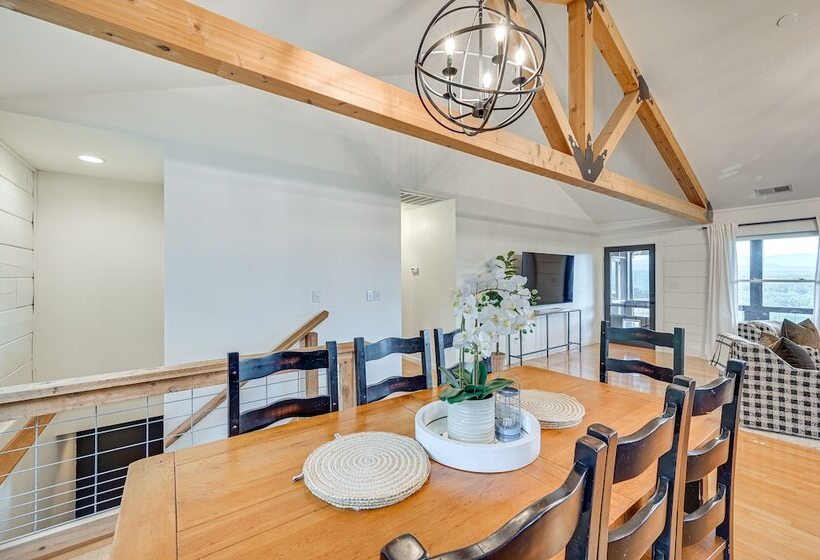 Relaxing Salem House With Boat Slip & Mtn Views!