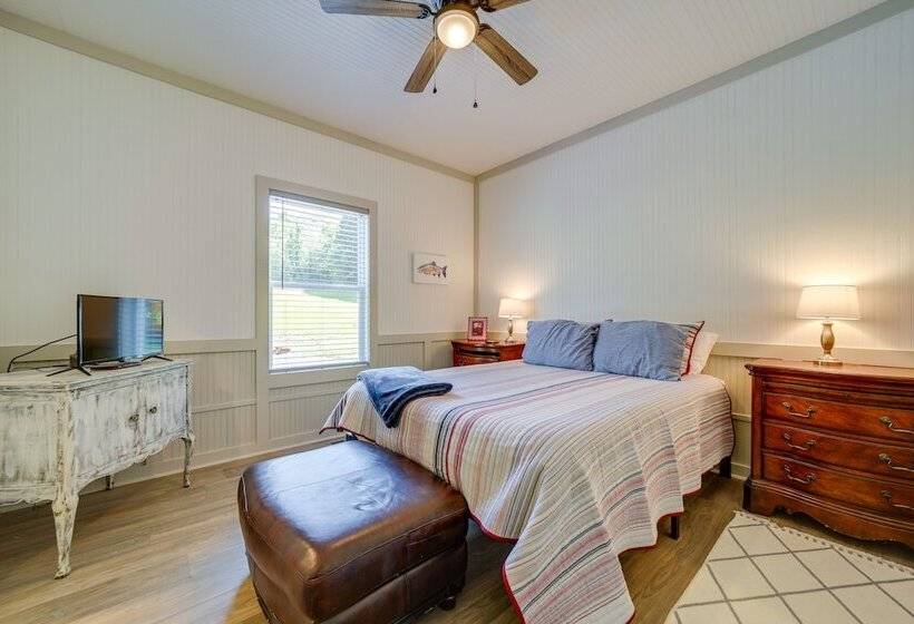Serene Franklin Cabin With Tessentee Creek Access!