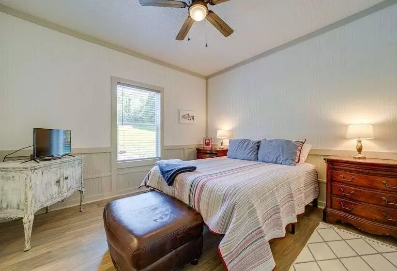 Serene Franklin Cabin With Tessentee Creek Access!