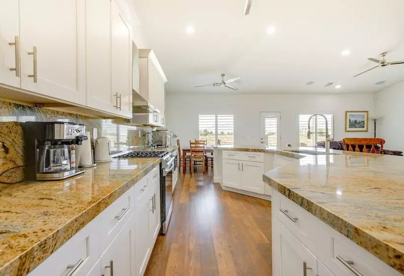 Serene Pahrump Cottage W/ Mountain Views!