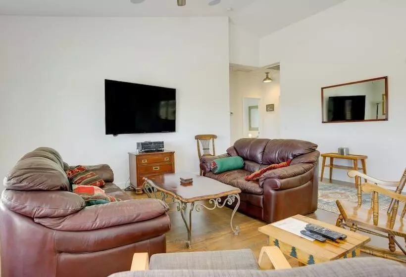 Serene Pahrump Cottage W/ Mountain Views!