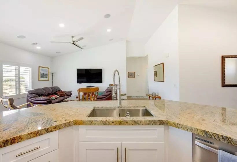 Serene Pahrump Cottage W/ Mountain Views!