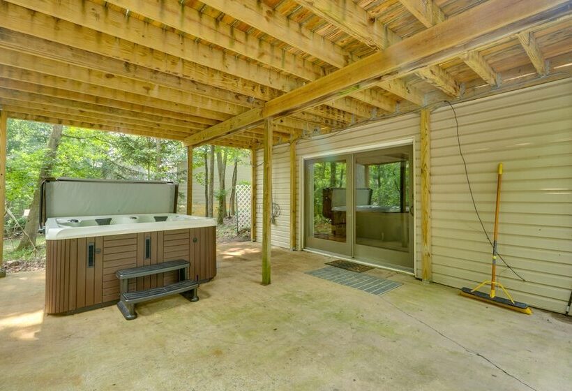Spacious Massanutten Retreat W/ Hot Tub & Games