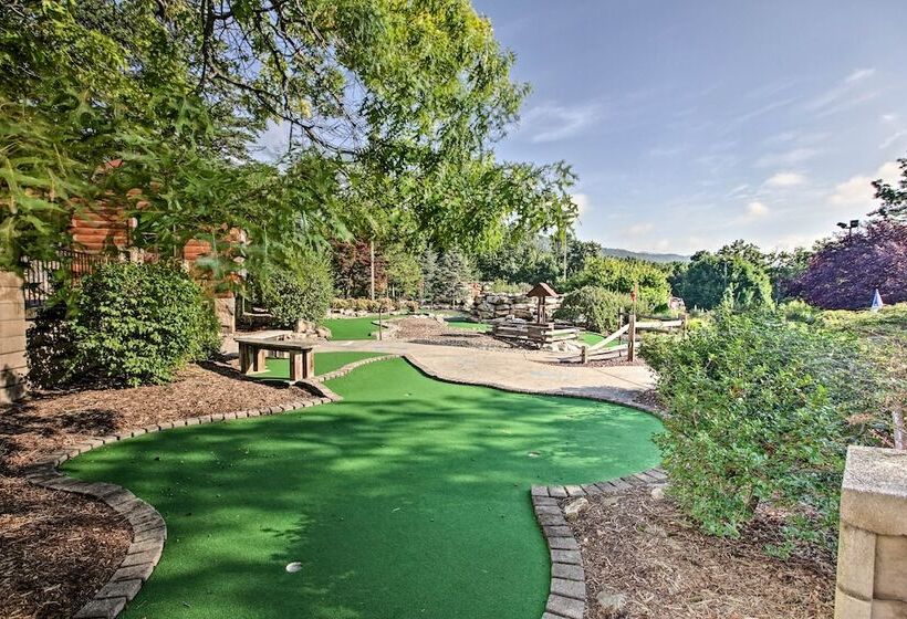 Spacious Massanutten Retreat W/ Hot Tub & Games