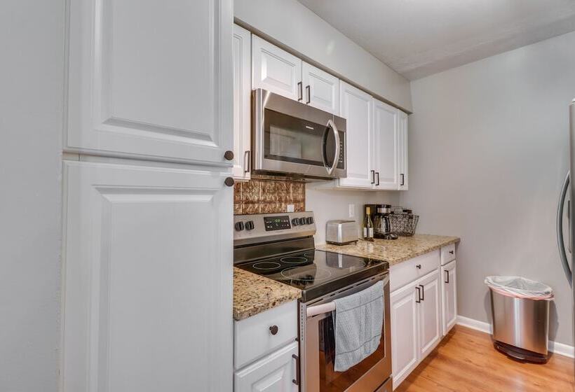 Spacious Massanutten Retreat W/ Hot Tub & Games