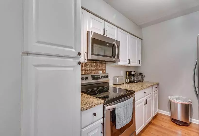 Spacious Massanutten Retreat W/ Hot Tub & Games
