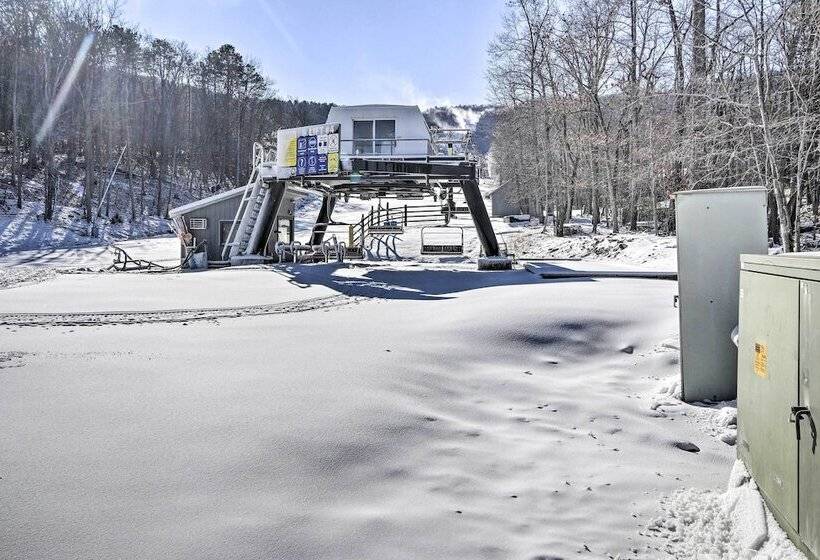 Spacious Massanutten Retreat W/ Hot Tub & Games