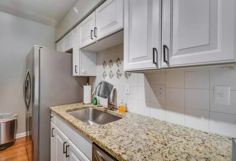 Spacious Massanutten Retreat W/ Hot Tub & Games