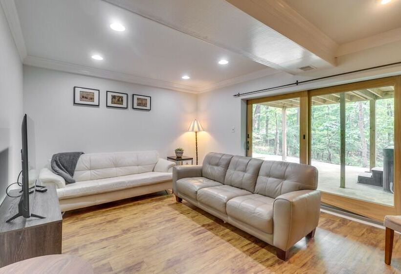 Spacious Massanutten Retreat W/ Hot Tub & Games