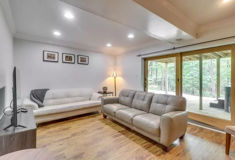 Spacious Massanutten Retreat W/ Hot Tub & Games