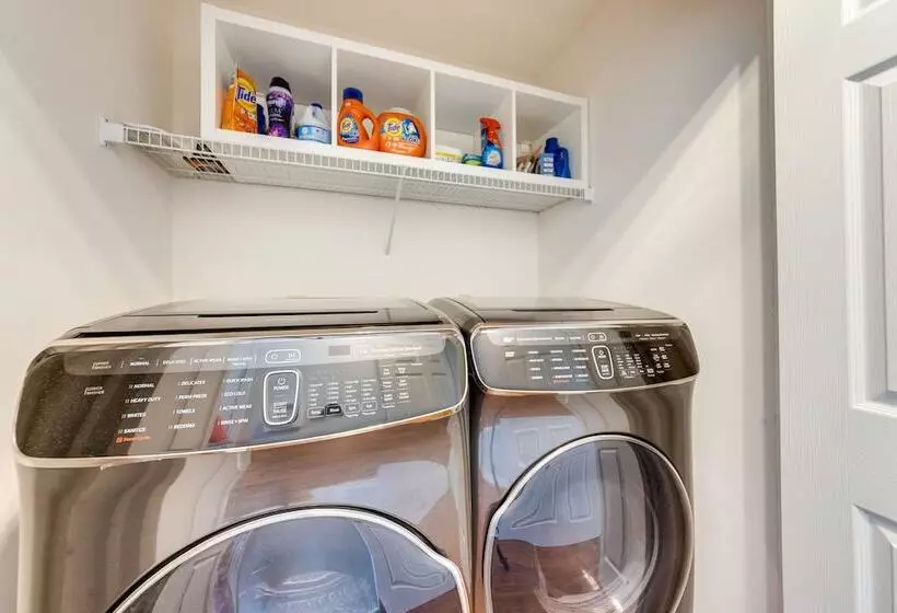 Spacious O Fallon Vacation Home: 30 Mi To St Louis