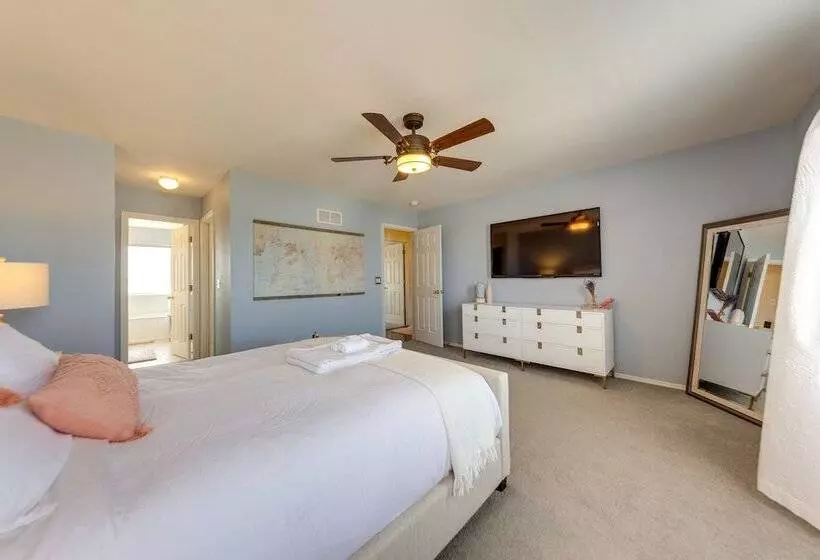 Spacious O Fallon Vacation Home: 30 Mi To St Louis