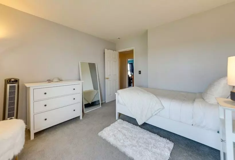 Spacious O Fallon Vacation Home: 30 Mi To St Louis