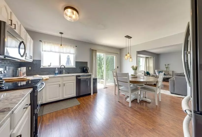 Spacious O Fallon Vacation Home: 30 Mi To St Louis