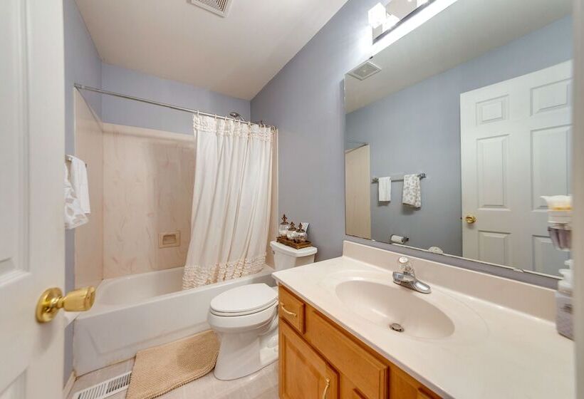 Spacious O Fallon Vacation Home: 30 Mi To St Louis