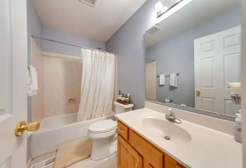 Spacious O Fallon Vacation Home: 30 Mi To St Louis