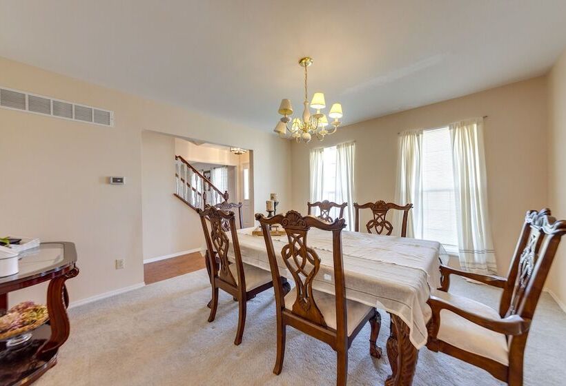 Spacious O Fallon Vacation Home: 30 Mi To St Louis