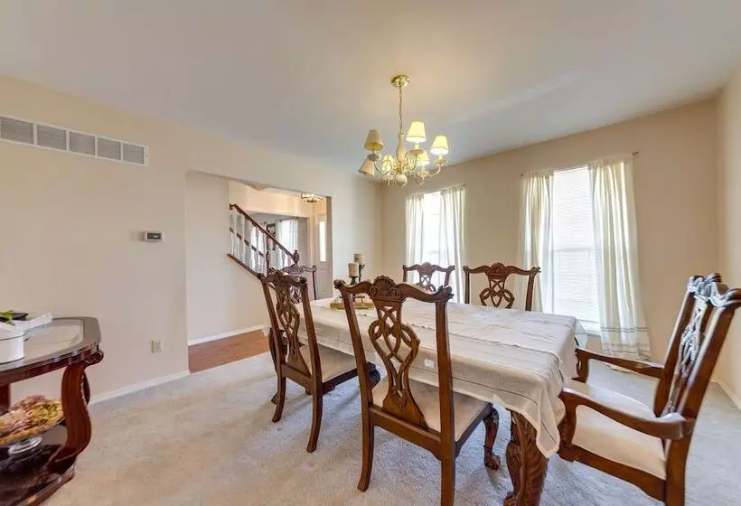 Spacious O Fallon Vacation Home: 30 Mi To St Louis