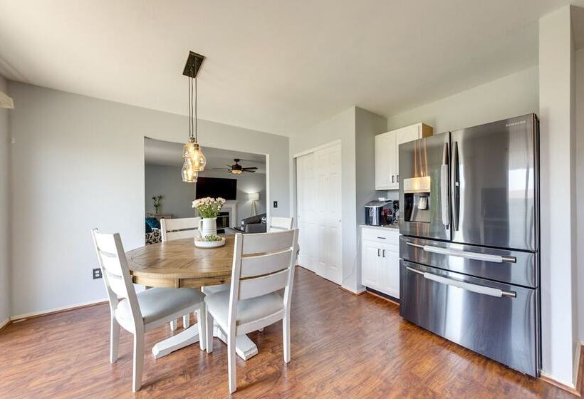 Spacious O Fallon Vacation Home: 30 Mi To St Louis