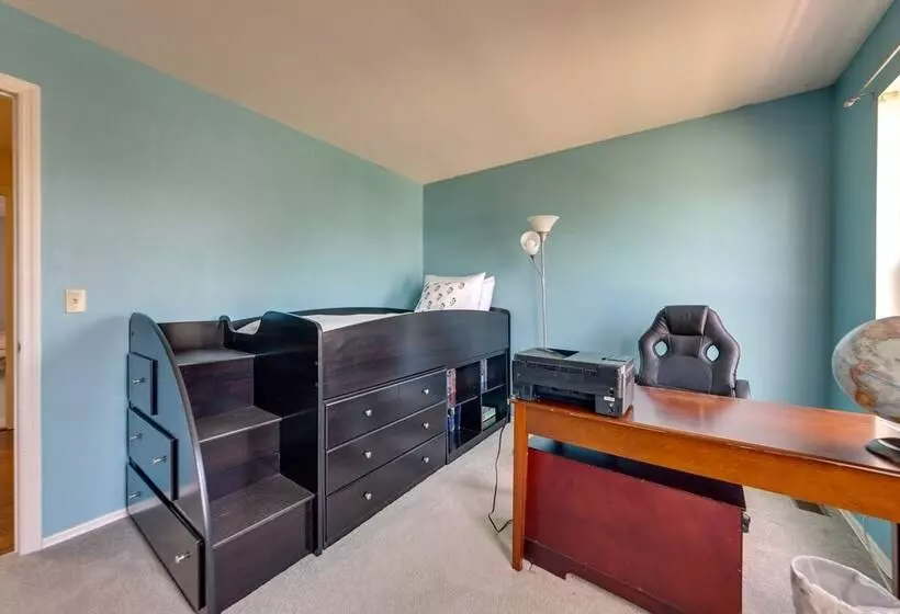 Spacious O Fallon Vacation Home: 30 Mi To St Louis