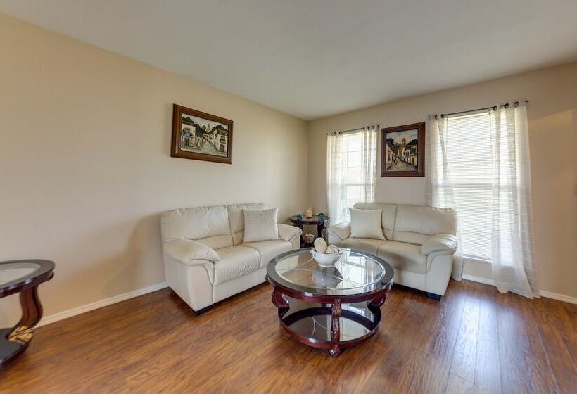 Spacious O Fallon Vacation Home: 30 Mi To St Louis