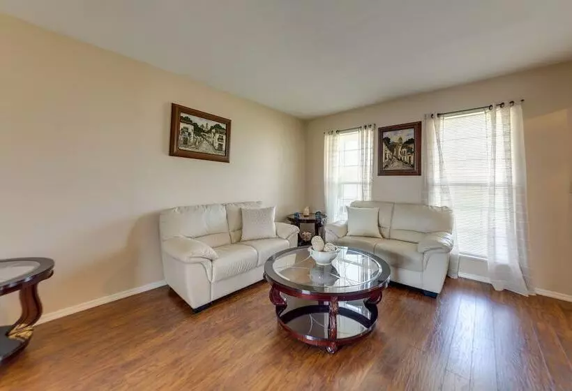 Spacious O Fallon Vacation Home: 30 Mi To St Louis