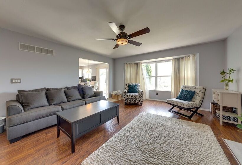 Spacious O Fallon Vacation Home: 30 Mi To St Louis