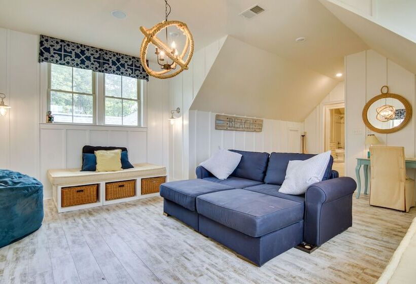 Spacious Ocean View Vacation Home W/ Backyard!