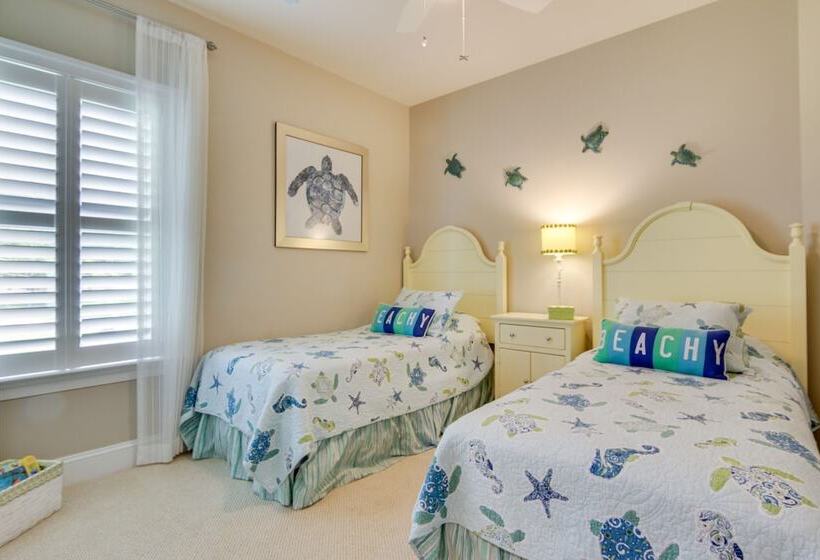 Spacious Ocean View Vacation Home W/ Backyard!