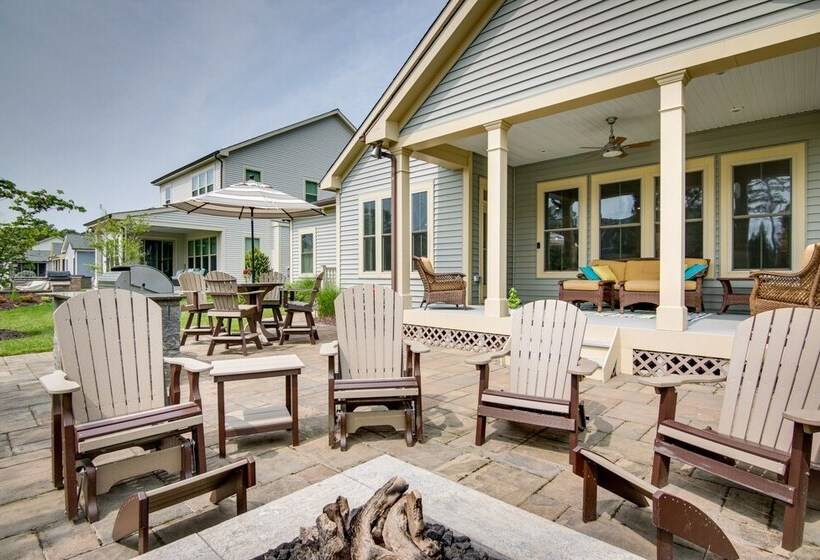 Spacious Ocean View Vacation Home W/ Backyard!