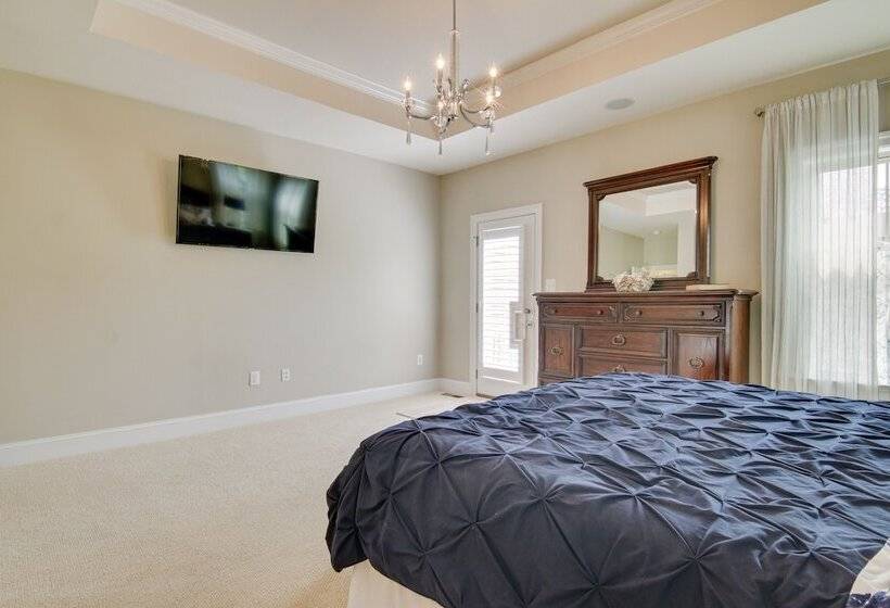 Spacious Ocean View Vacation Home W/ Backyard!