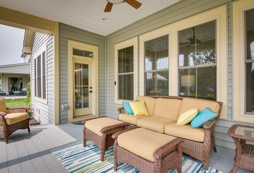 Spacious Ocean View Vacation Home W/ Backyard!