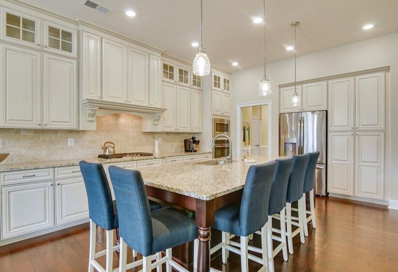 Spacious Ocean View Vacation Home W/ Backyard!