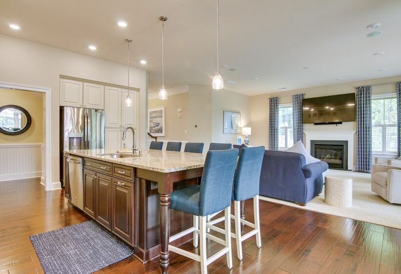 Spacious Ocean View Vacation Home W/ Backyard!