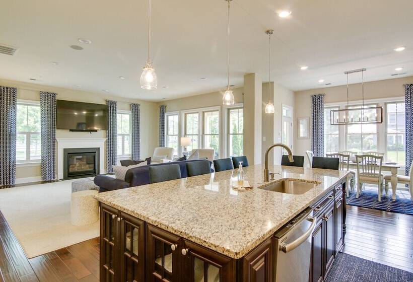 Spacious Ocean View Vacation Home W/ Backyard!