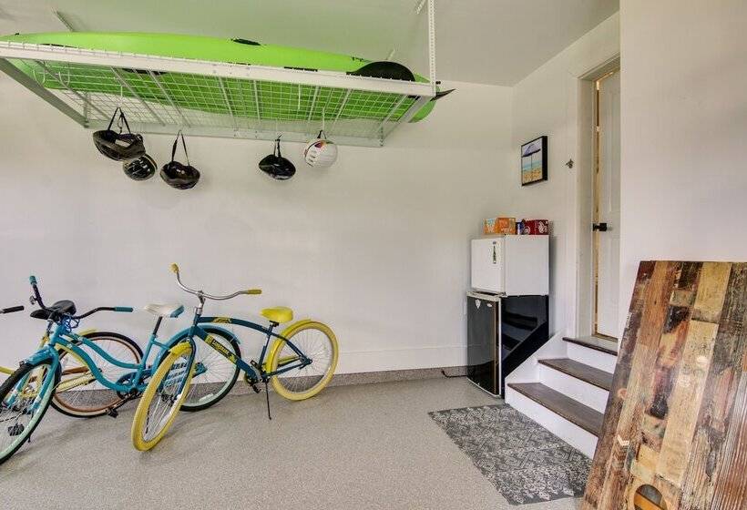 Spacious Ocean View Vacation Home W/ Backyard!