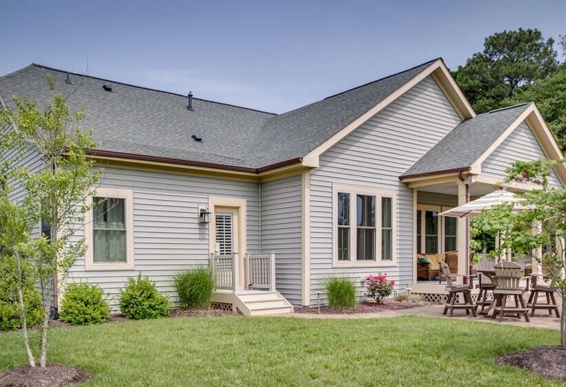 Spacious Ocean View Vacation Home W/ Backyard!