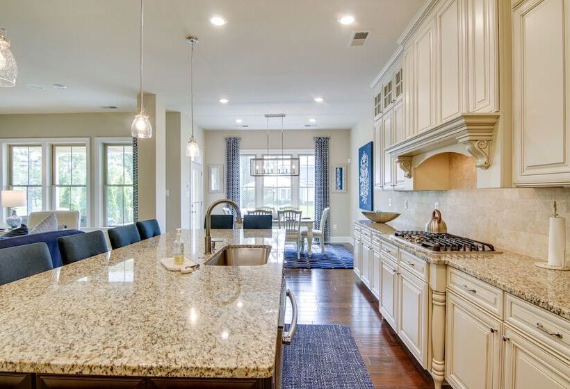 Spacious Ocean View Vacation Home W/ Backyard!