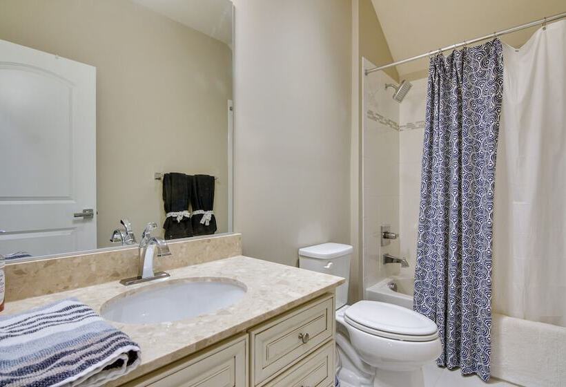 Spacious Ocean View Vacation Home W/ Backyard!