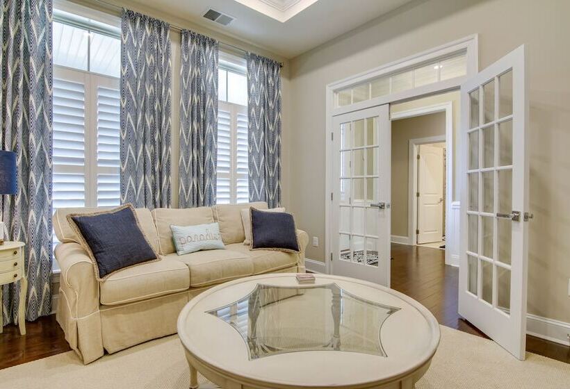 Spacious Ocean View Vacation Home W/ Backyard!