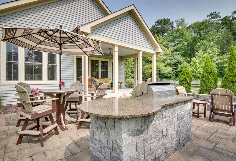 Spacious Ocean View Vacation Home W/ Backyard!