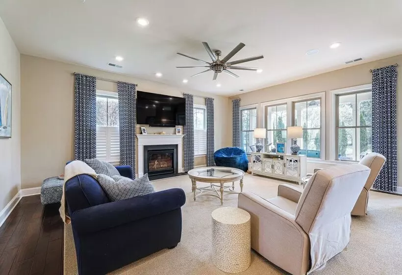 Spacious Ocean View Vacation Home W/ Backyard!