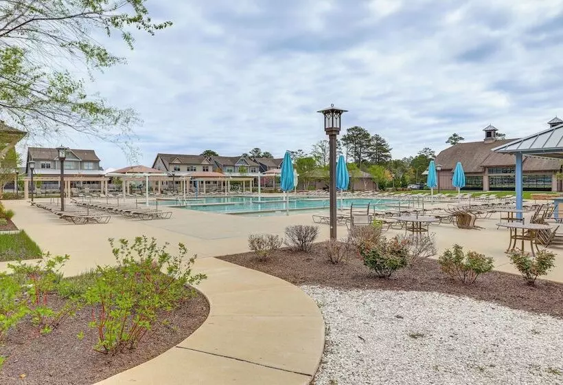 Spacious Ocean View Vacation Home W/ Backyard!