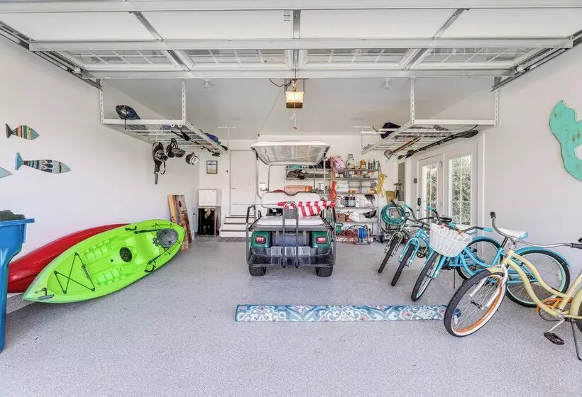 Spacious Ocean View Vacation Home W/ Backyard!