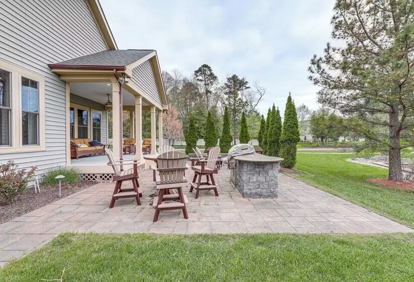 Spacious Ocean View Vacation Home W/ Backyard!