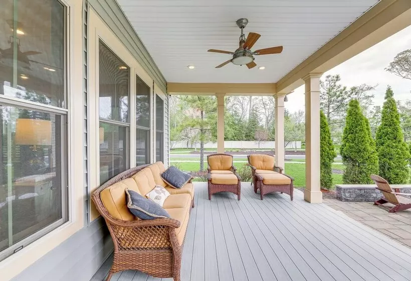 Spacious Ocean View Vacation Home W/ Backyard!