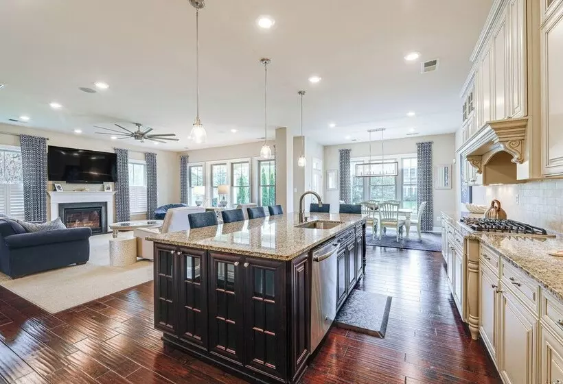 Spacious Ocean View Vacation Home W/ Backyard!